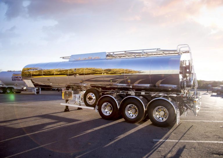 30,000L Ultra Bitumen Tanker - Jamieson Trucks - Rear Side View