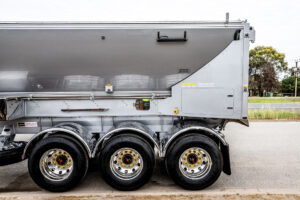 Jamieson HDV (Horizontal Discharge Vehicle) Live Bottom Trailer - Tri Axle